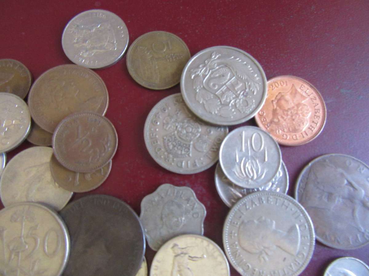 GOOD START FOR THE BEGINNER - 120 WORLD COINSINCL. RSA COINS - AS PER SCAN - LOT9 - BID PER COIN