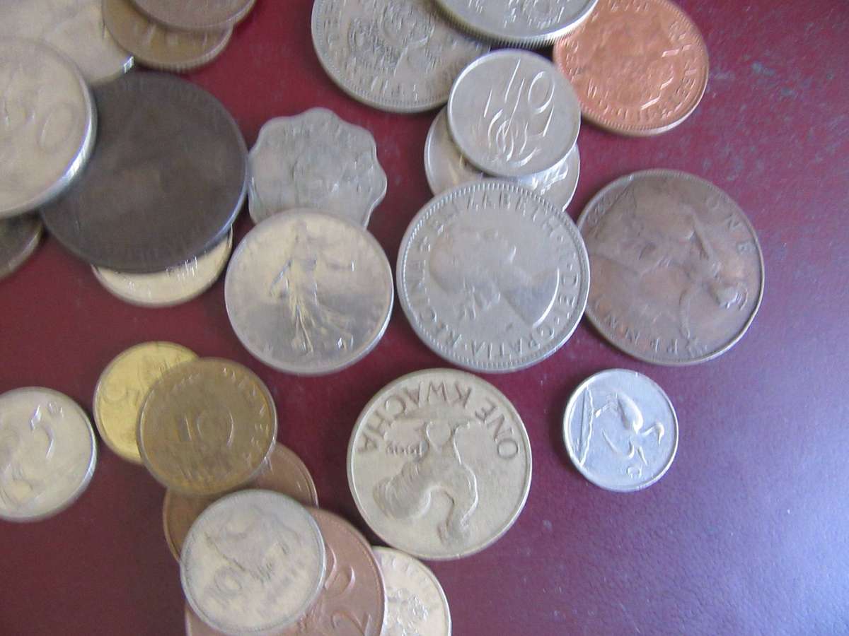 GOOD START FOR THE BEGINNER - 120 WORLD COINSINCL. RSA COINS - AS PER SCAN - LOT9 - BID PER COIN