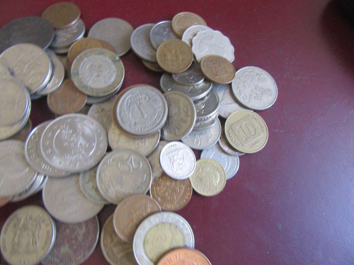 GOOD START FOR THE BEGINNER - 120 WORLD COINSINCL. RSA COINS - AS PER SCAN - LOT9 - BID PER COIN