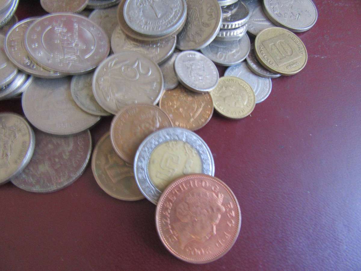 GOOD START FOR THE BEGINNER - 120 WORLD COINSINCL. RSA COINS - AS PER SCAN - LOT9 - BID PER COIN