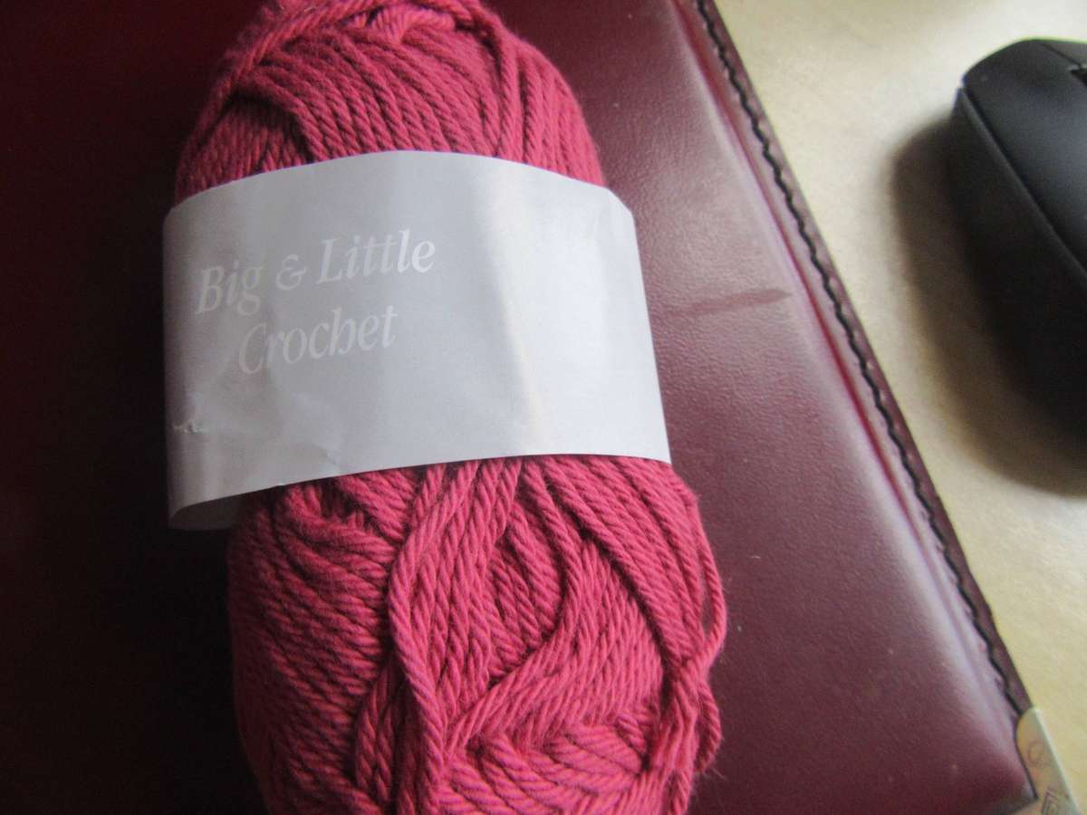 100 g knitting/crochet wool- as per scan - bid per 10Grams