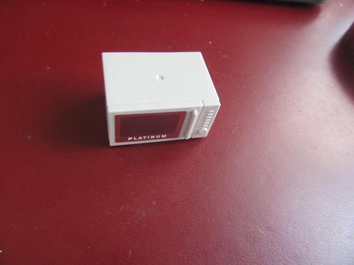 CHECKER'S LITTLE SHOP GOES EXTR - MICRO WAVE