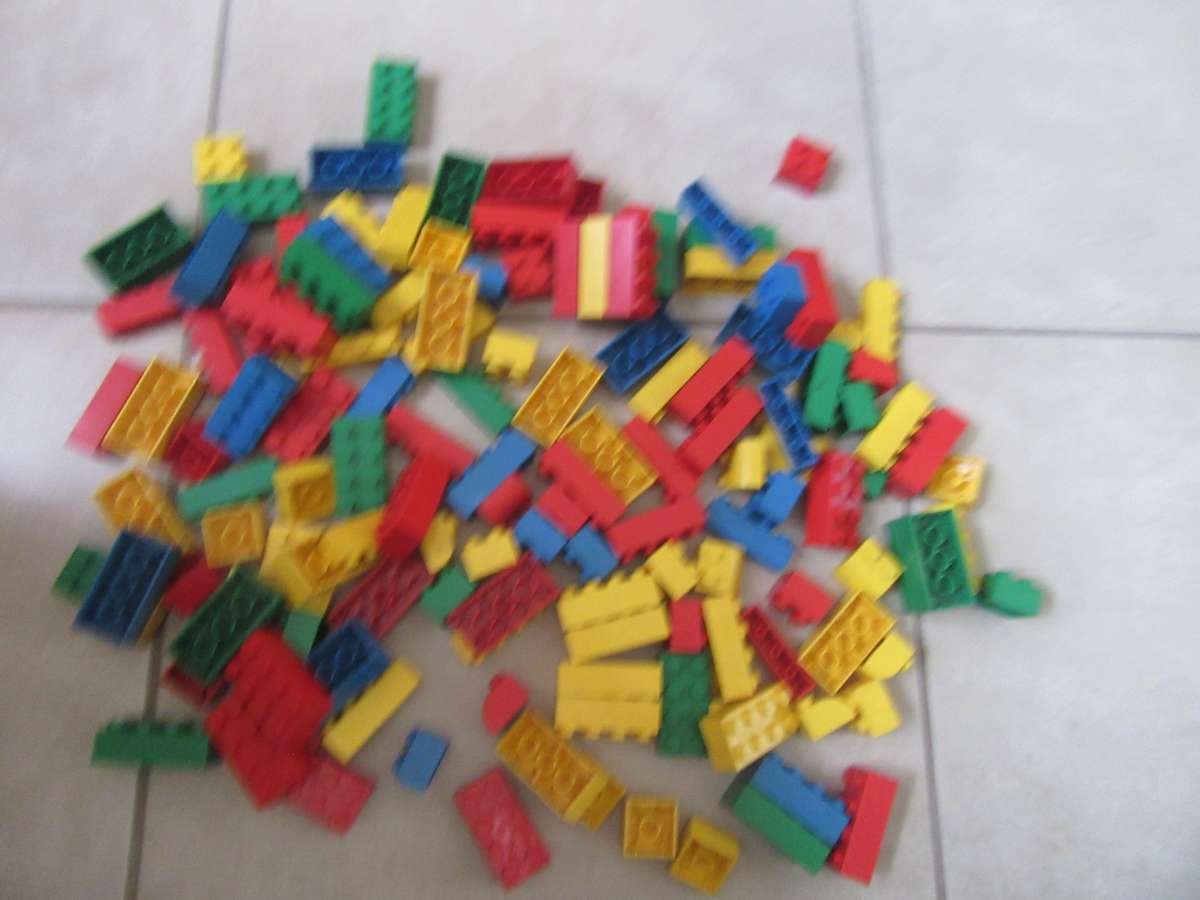142 VARIOUS TYCO BUILDING BLOCKS - AS PER SCAN - BID PER ITEM