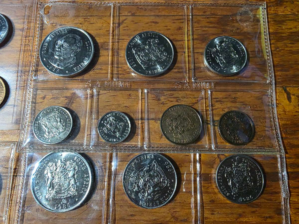 SA coin sets uncirculated