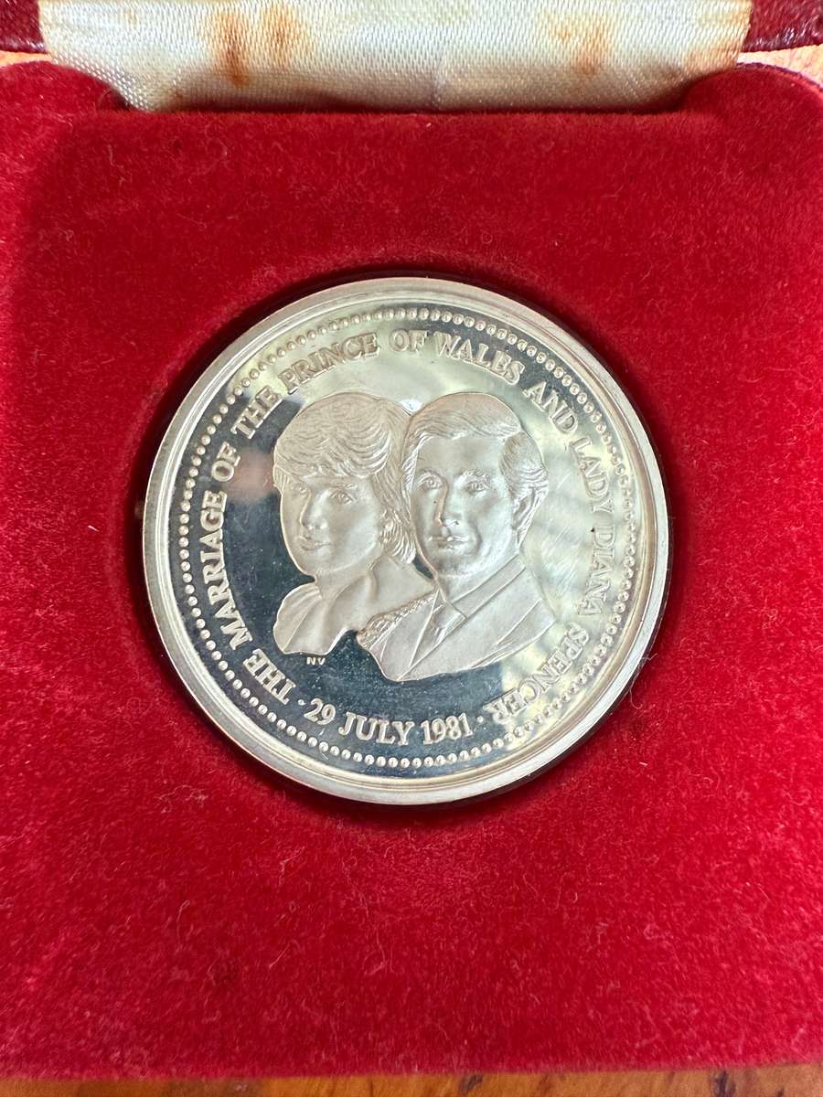 Prince Charles & Lady Diana Spencer Wedding Commemorative coin 29/07/1981