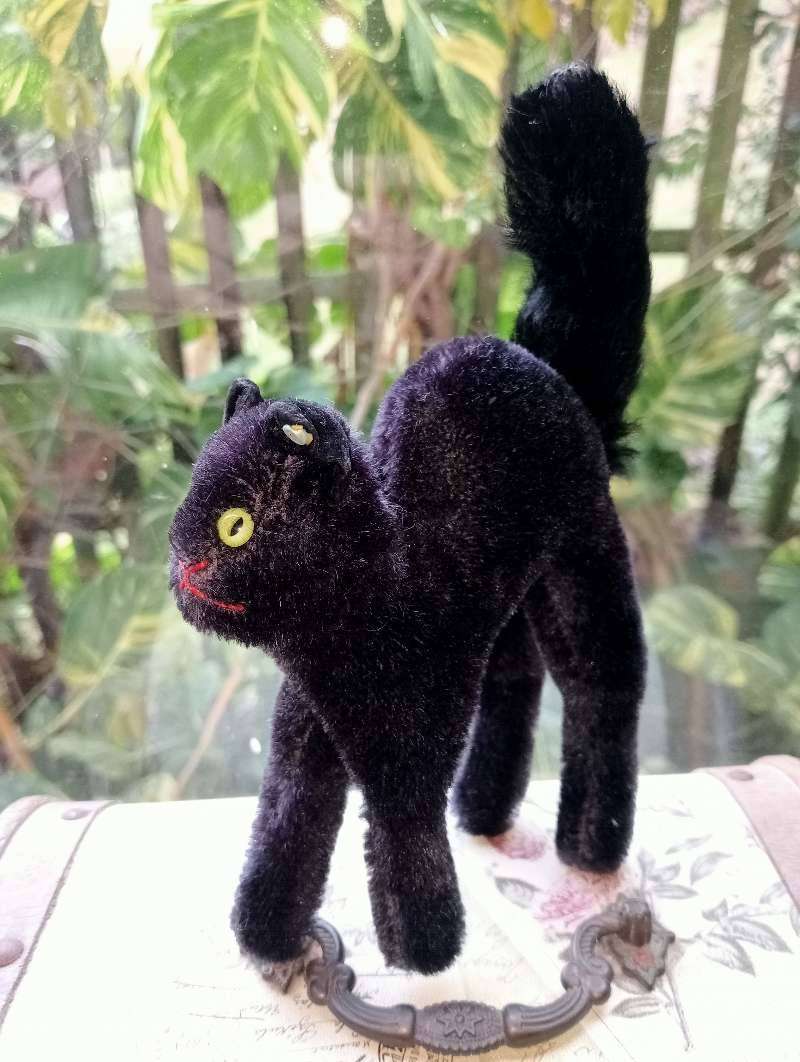 Steiff "Scaredy Tom Cat" for Halloween. Original Vintage from the 1950's or 1960's. 20cm.