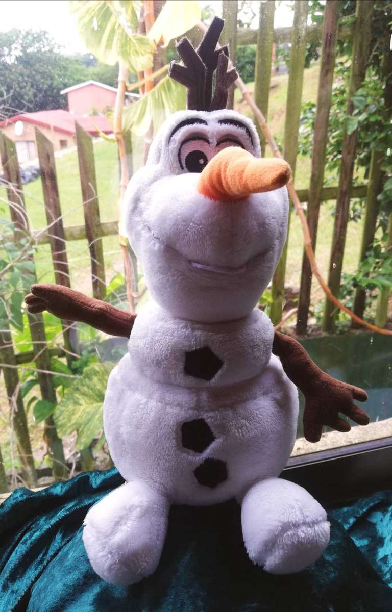 Disney's Olaf the Plush Snowman from Frozen!  30cm.