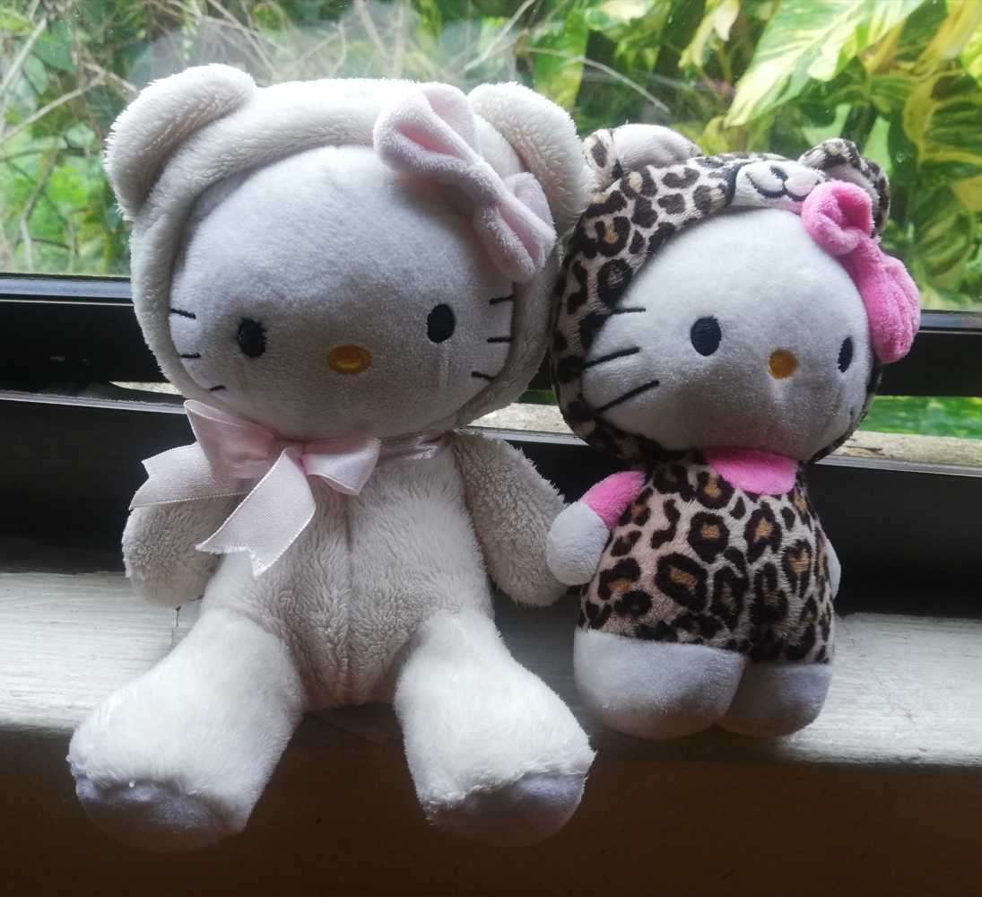 2x Hello Kitties with Leopard & Bear Hoodies!  Super Plush Sanrio Plush Toys!  18cm.