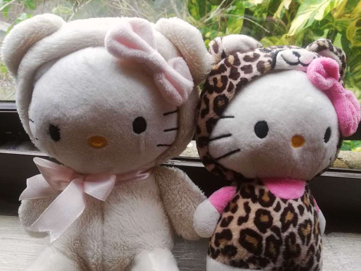 2x Hello Kitties with Leopard & Bear Hoodies!  Super Plush Sanrio Plush Toys!  18cm.