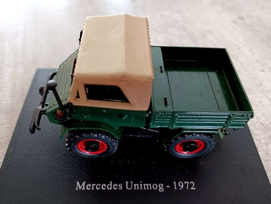 Model - Mercedes Unimog 1972 HACHETTE - Scale 1.43 (stock no 3)