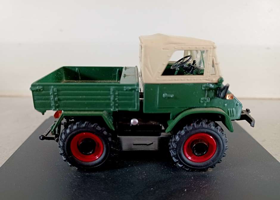Model - Mercedes Unimog 1972 HACHETTE - Scale 1.43 (stock no 3)