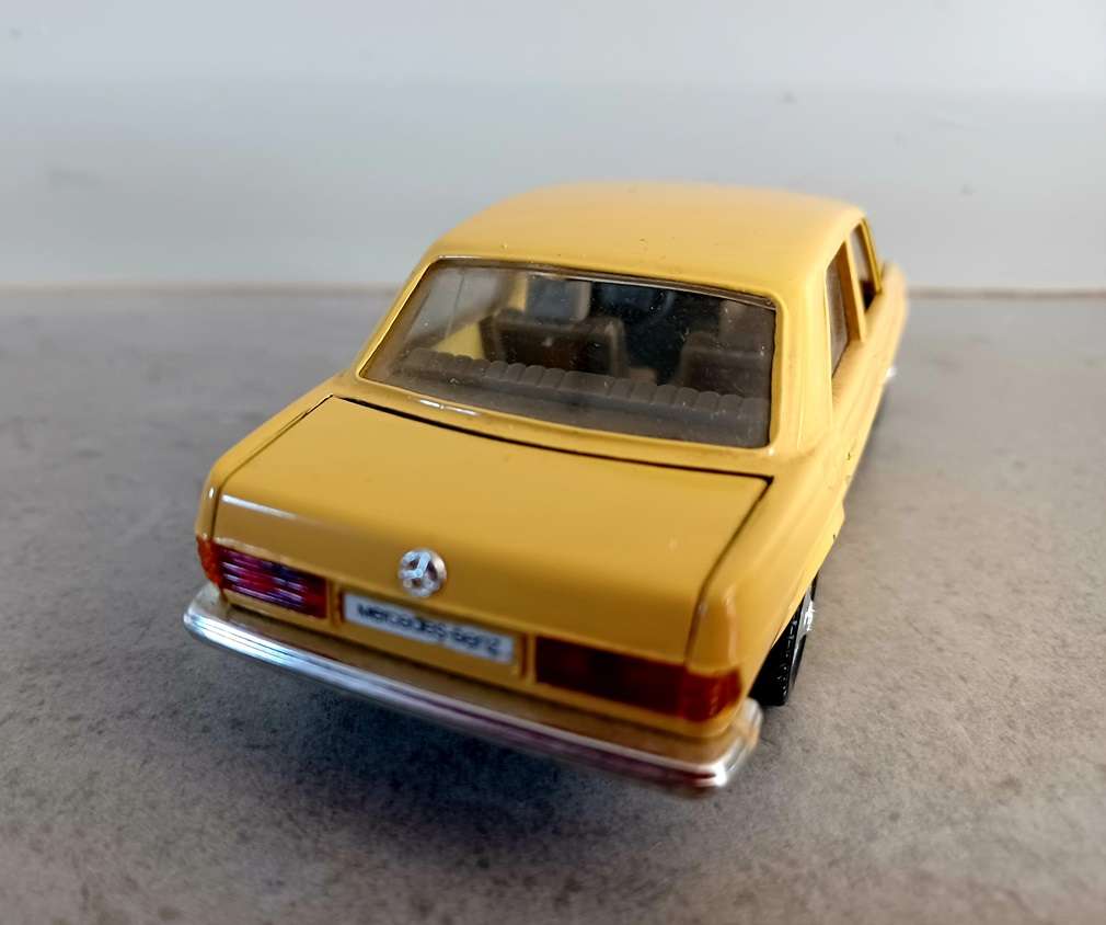 Model - Mercedes Benz 200d (CURSOR MODEL 576) - Made in Germany  (MOD010)
