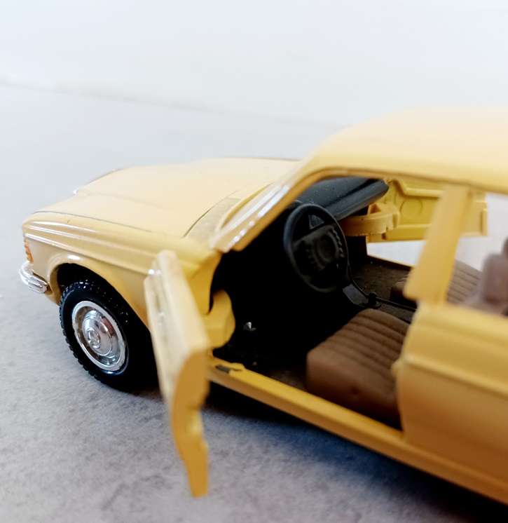 Model - Mercedes Benz 200d (CURSOR MODEL 576) - Made in Germany  (MOD010)