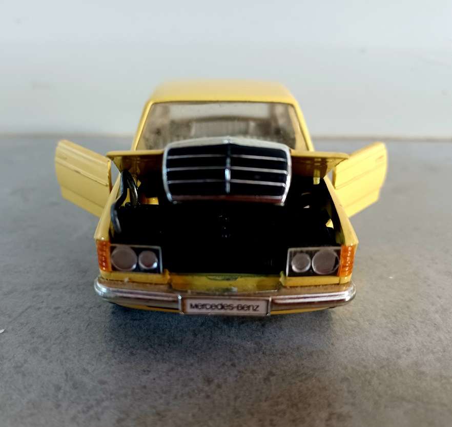 Model - Mercedes Benz 200d (CURSOR MODEL 576) - Made in Germany  (MOD010)