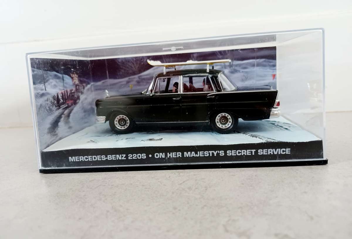 MODEL :  Mercedes 220S On her Majestys Secret Service (MOD045)
