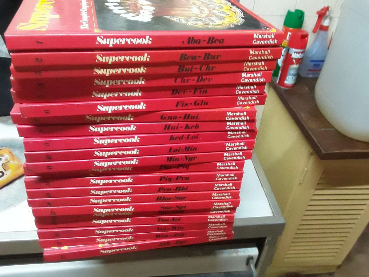 Lot of 21 recipe books - Supercook no's 1 to 22 (number 12 is missing)