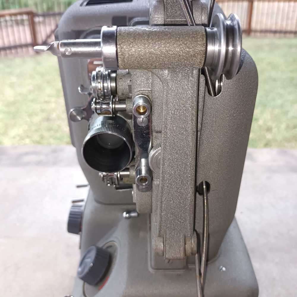 Elmo E-80 8mm kine movie projector