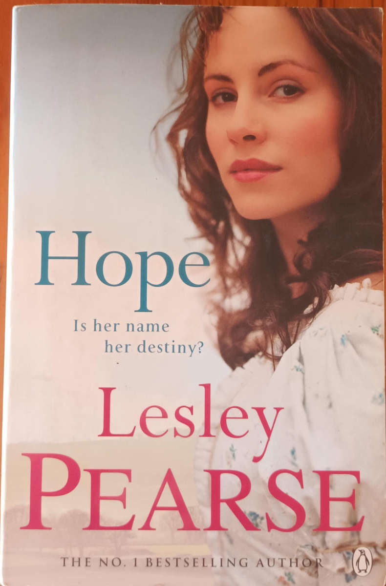 Hope. Lesley Pearse. Soft cover small