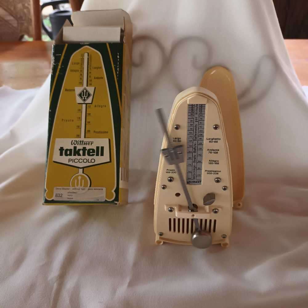 Vintage piccolo metronome