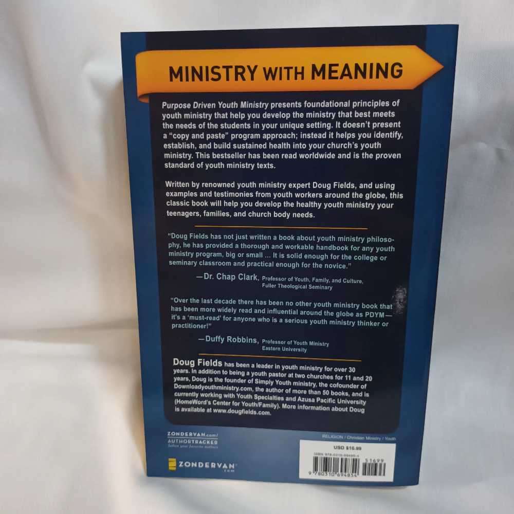 Purpose driven church ministry. Doug Fields. Christian book