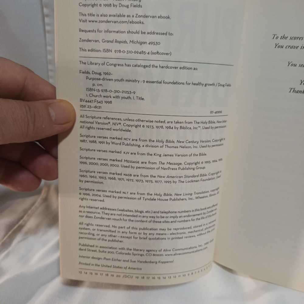 Purpose driven church ministry. Doug Fields. Christian book