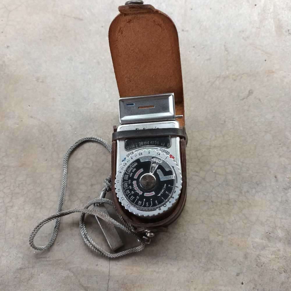 Sekonic F6 vintage light exposure meter with cover