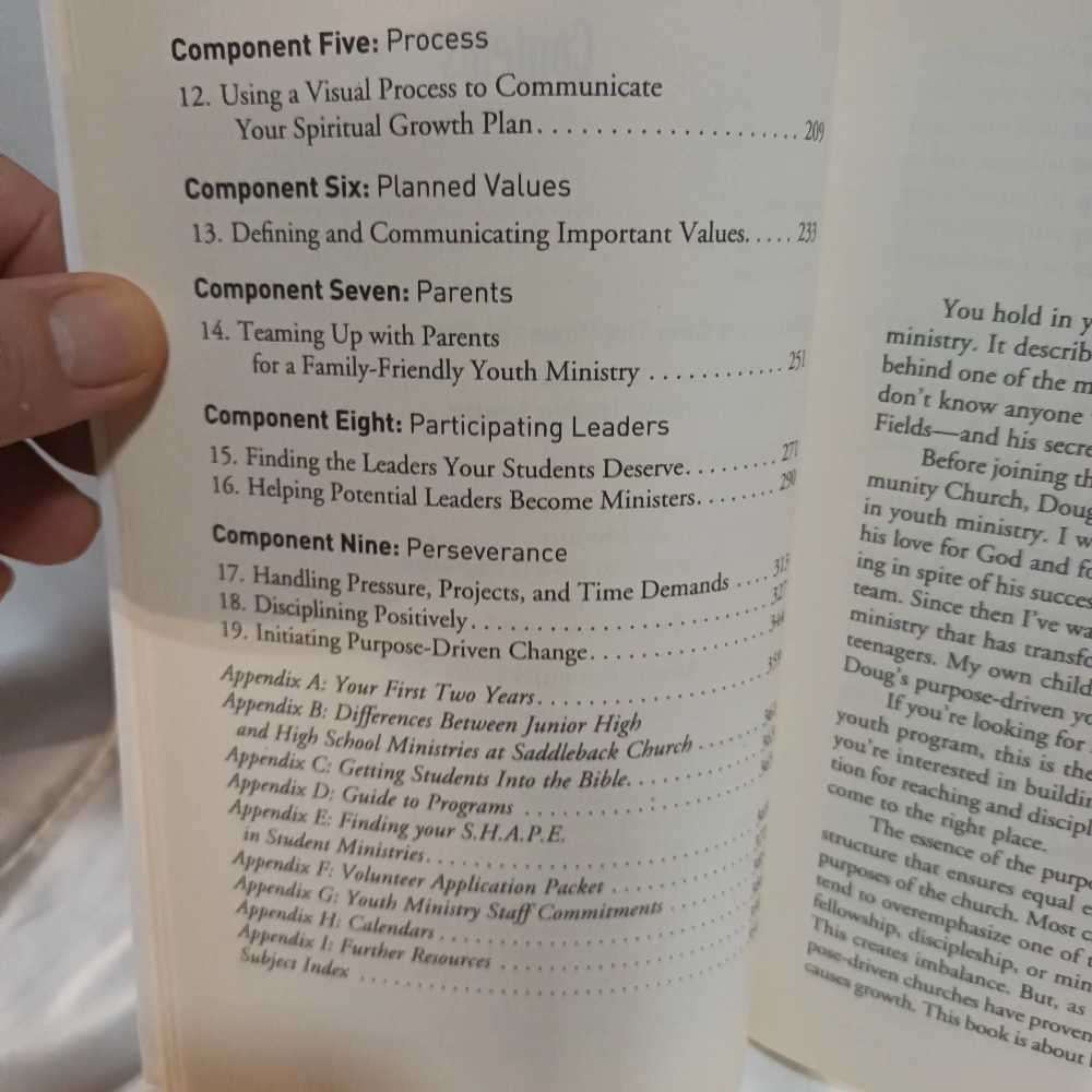 Purpose driven church ministry. Doug Fields. Christian book