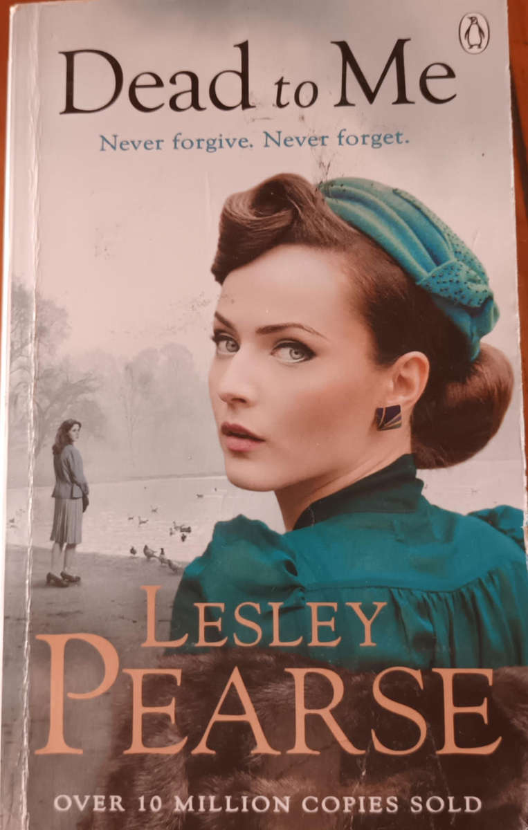 Dead to me. Lesley Pearse. Small soft cover