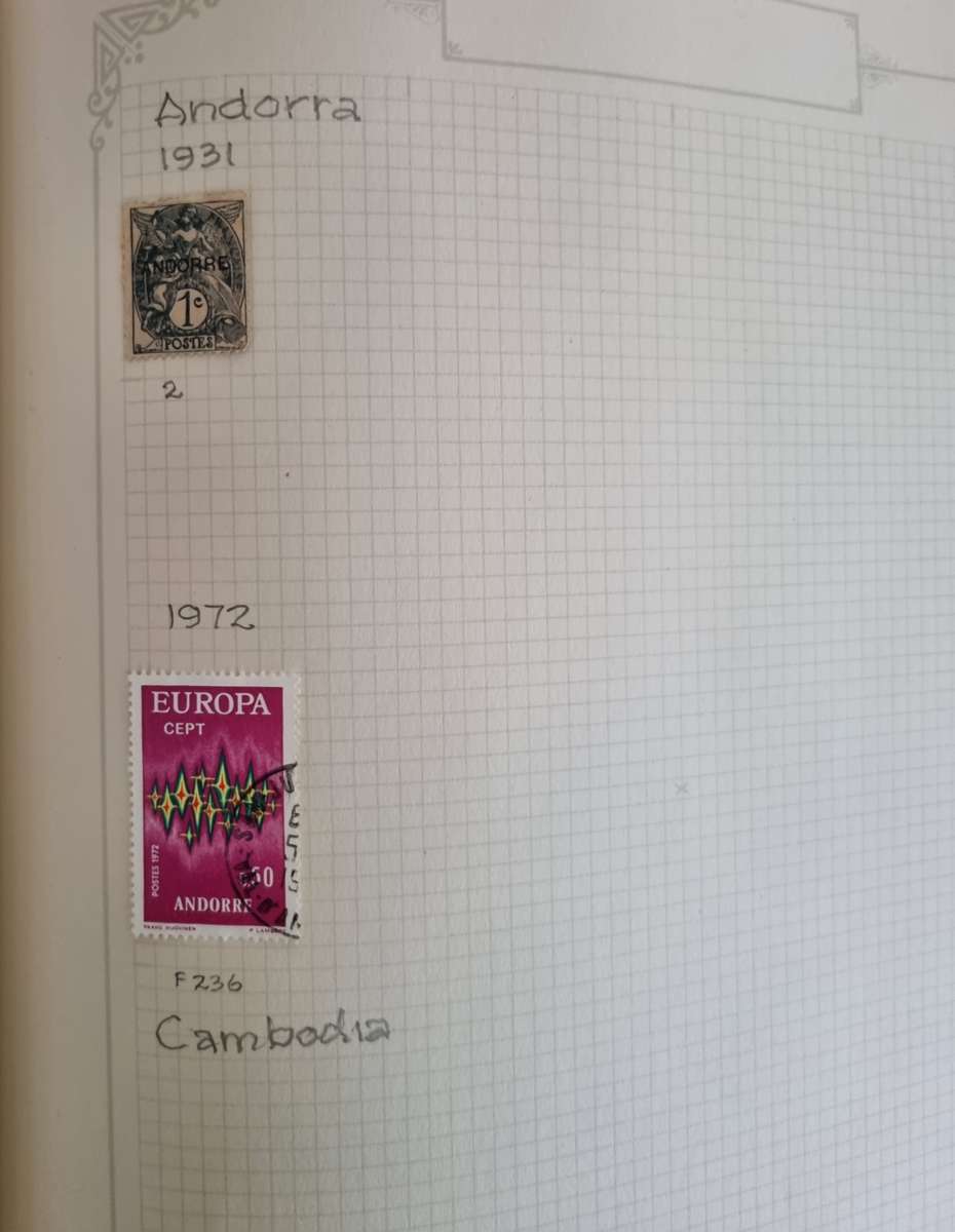 NEW AGE STAMP ALBUM SPRINGBACK WITH FRENCH COLONIES MINT/USED. AS PER IMAGES. NB: PLEASE READ BELOW!