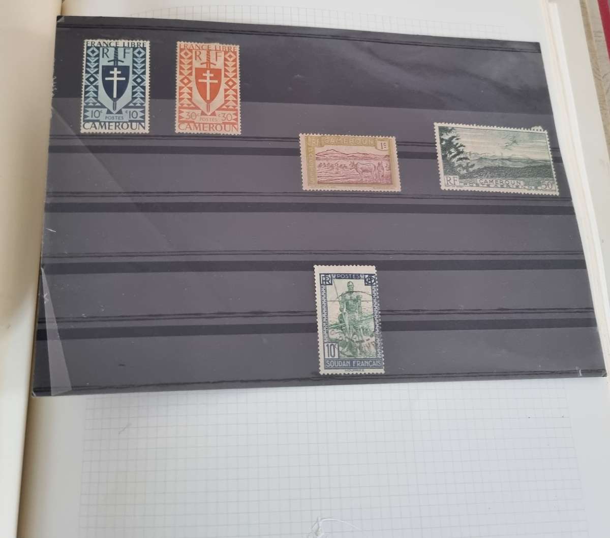 NEW AGE STAMP ALBUM SPRINGBACK WITH FRENCH COLONIES MINT/USED. AS PER IMAGES. NB: PLEASE READ BELOW!