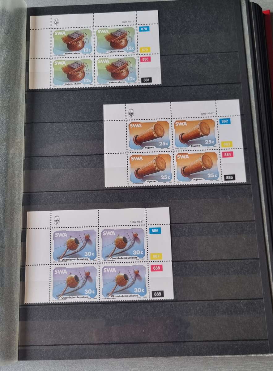 LINDER ALBUM IN DECENT NICK WITH MINT/CTO SWA CONTROLS/SINGLES ETC. AS PER IMAGES. PLEASE READ BELOW