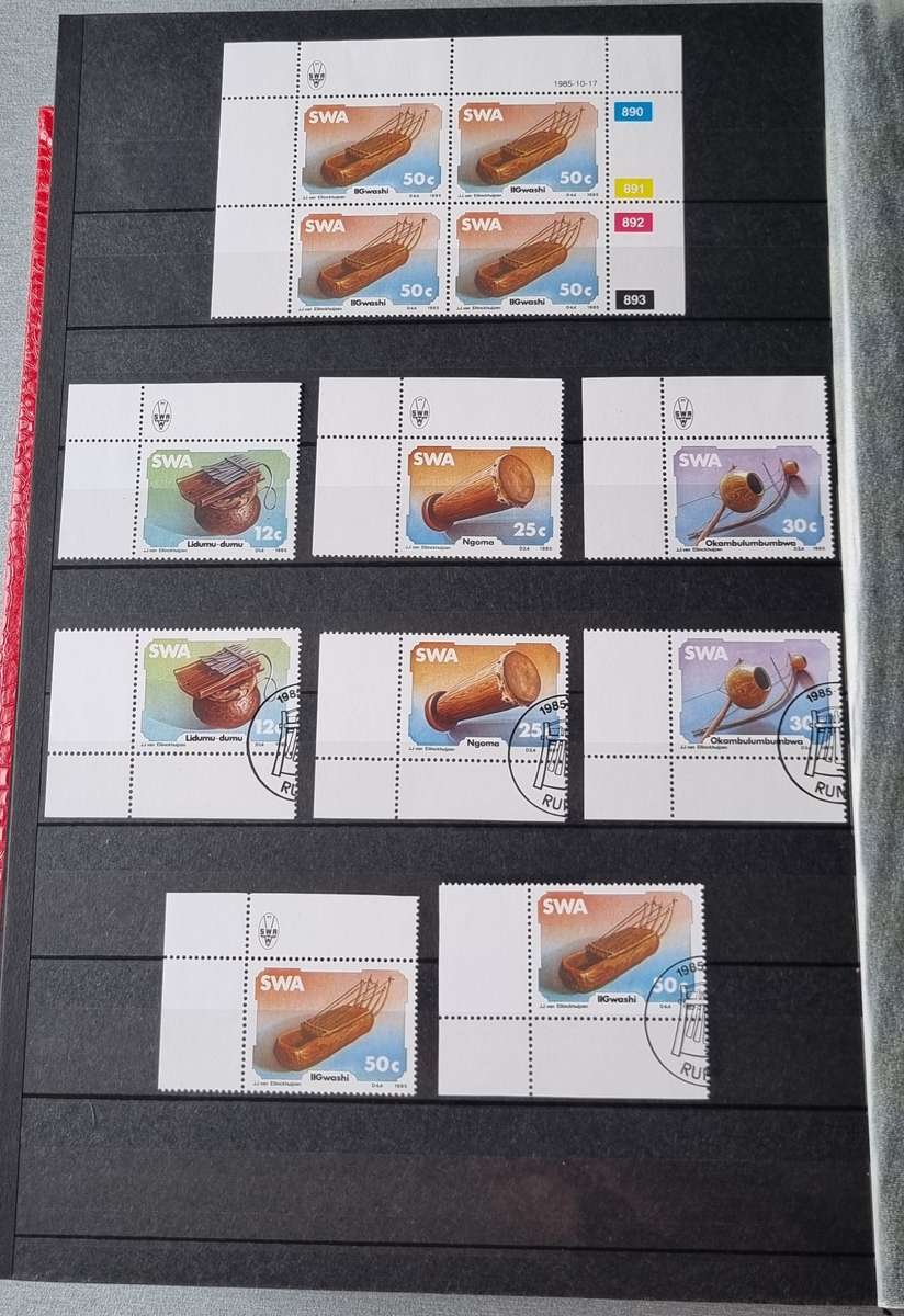 LINDER ALBUM IN DECENT NICK WITH MINT/CTO SWA CONTROLS/SINGLES ETC. AS PER IMAGES. PLEASE READ BELOW