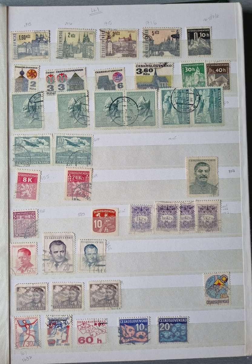 IDEAL ALBUM 2ND HAND WITH MIXED WORLD STAMPS (MAJORITY USED). AS PER IMAGES. NB: PLEASE READ BELOW!!