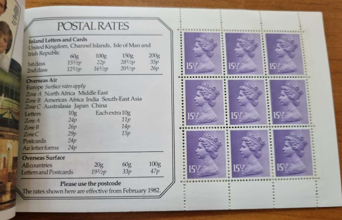 GB 1982 `STORY OF STANLEY GIBBONS` 4 POUND MINT AND COMPLETE BOOKLET. SG DX3. CV GBP 11.