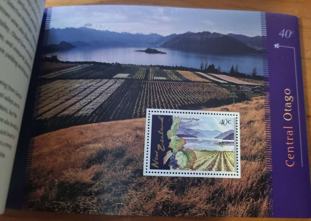 New Zealand 1997 New Zealand vineyards prestige stamp booklet mint  good value.