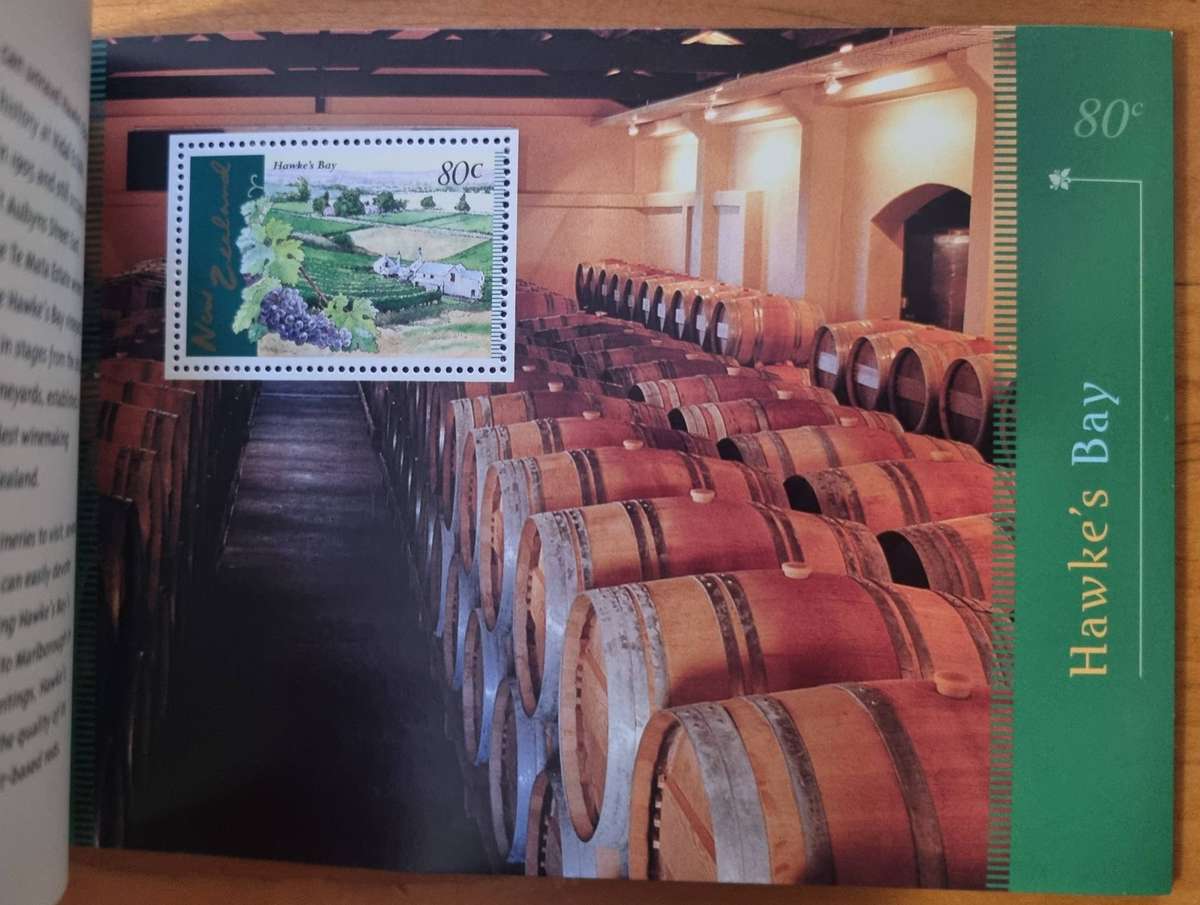 New Zealand 1997 New Zealand vineyards prestige stamp booklet mint  good value.
