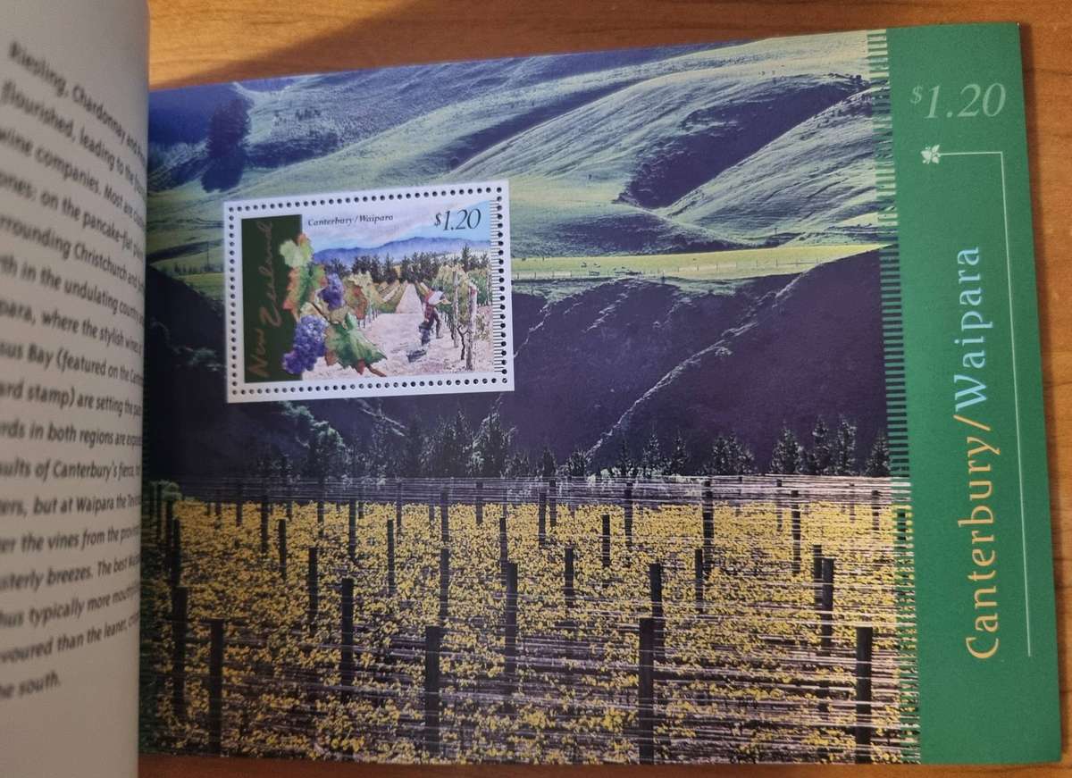New Zealand 1997 New Zealand vineyards prestige stamp booklet mint  good value.