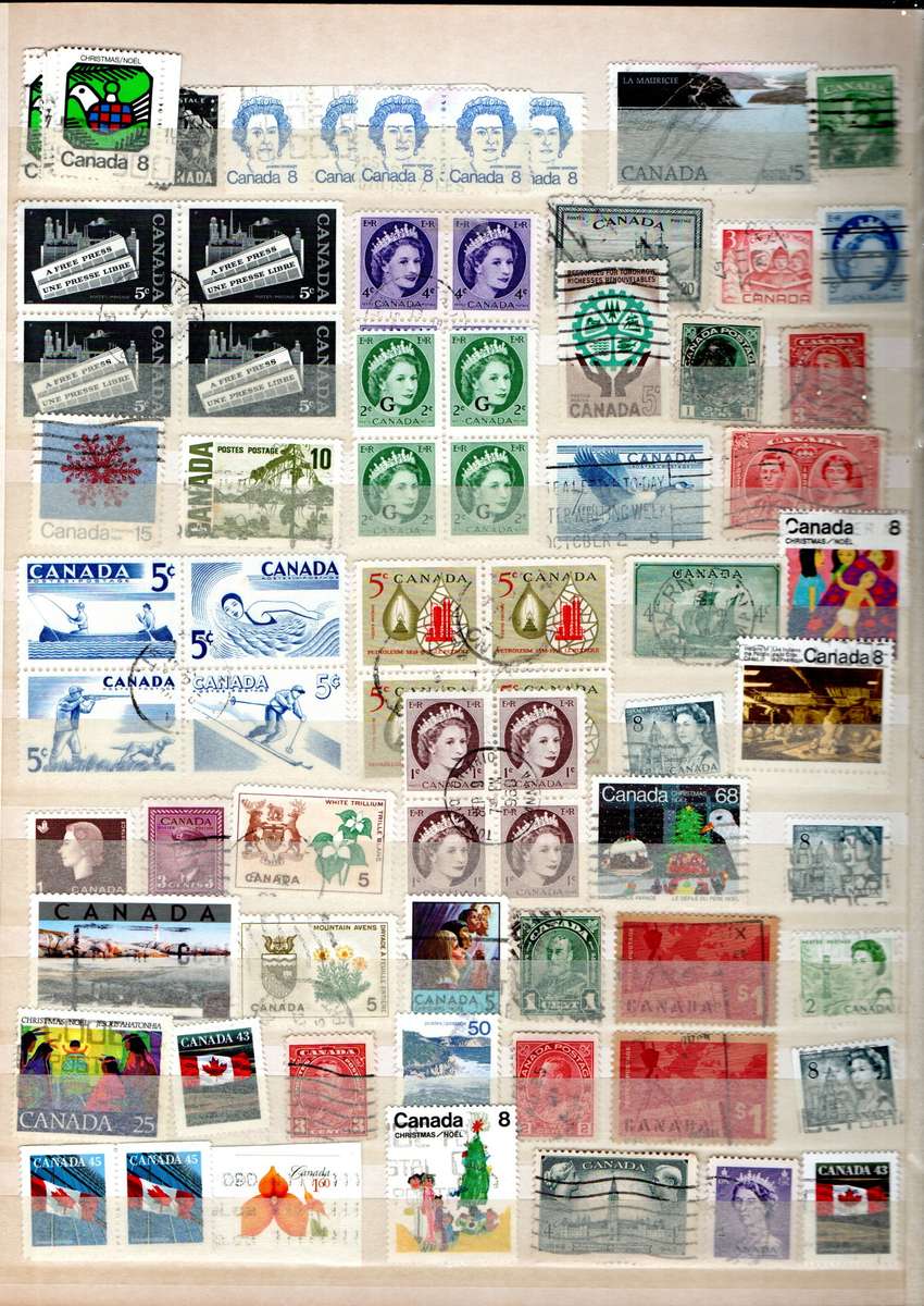 LIGHTHOUSE ALBUM 2ND HAND WITH MOSTY USED CANADA STAMPS. AS PER SCANS. NB: PLS READ BELOW!!!