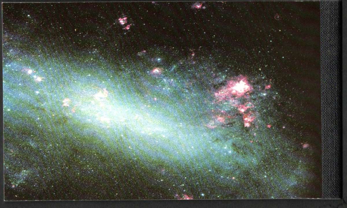 GB 2002 `ACROSS THE UNIVERSE` MINT AND COMPLETE BOOKLET. SG DX29. AS PER IMAGES. CV GBP 34.