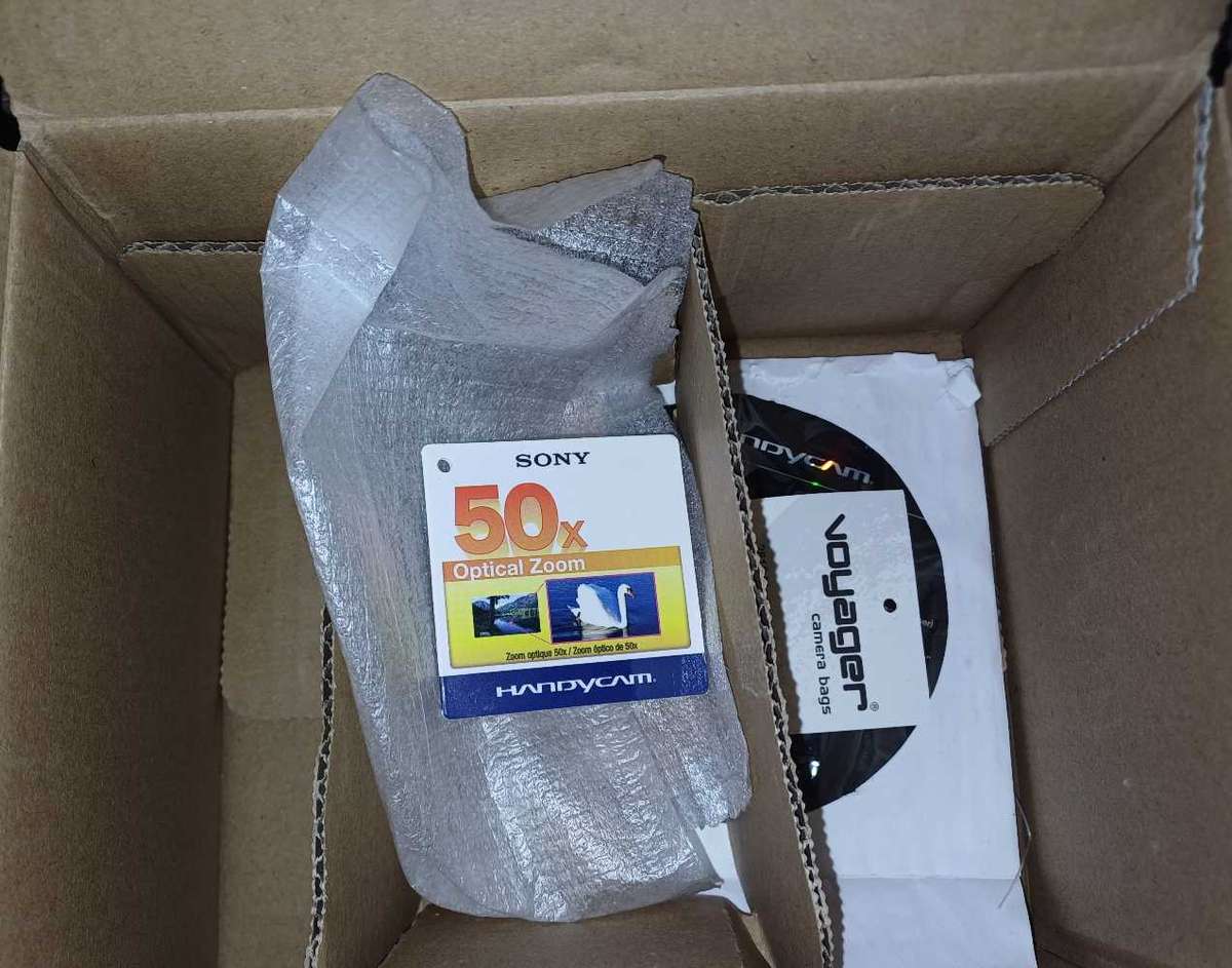 Sony DCR-SX20EK 50X OPTICAL ZOOM 4GB SD + BOX1800X Digital zoom