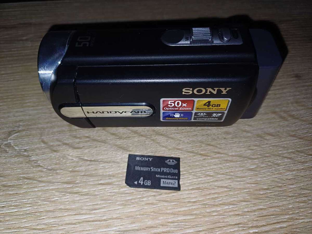 Sony DCR-SX20EK 50X OPTICAL ZOOM 4GB SD + BOX1800X Digital zoom