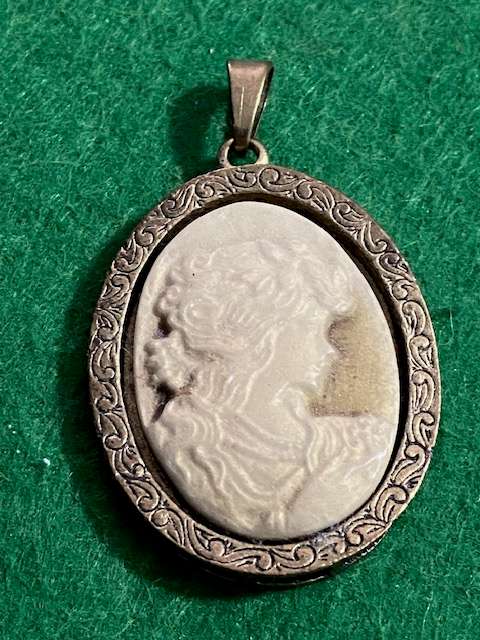 VINTAGE CAMEO PENDANT FROM GERMANY