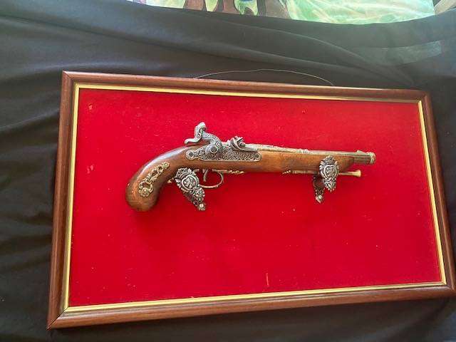 ANTIQUE MOUNTED SPANISH FLINTLOCK PISTOL (NON SHOOTING)