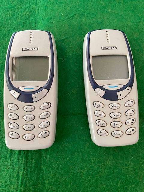 VINTAGE NOKIA 3310 PHONES SET OF 2 FOR SPARES