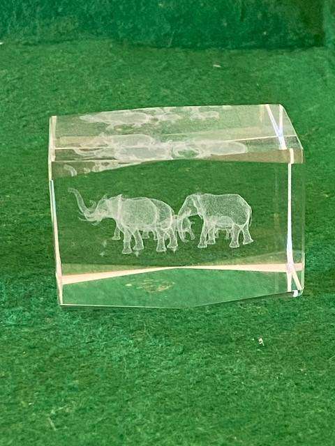 3D LAZER EDGED CRYSTAL ELEPHANT   ORNAMENT ( VINTAGE NGWENYA GLASS)