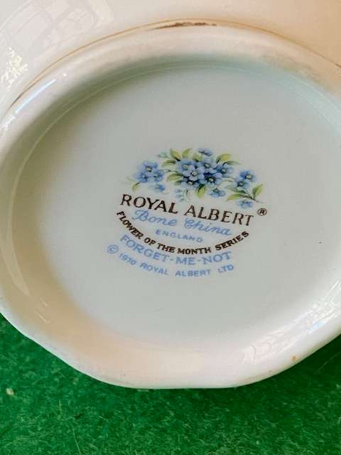 ROYAL ALBERT JULY BIRTHDAY MUG BLUE