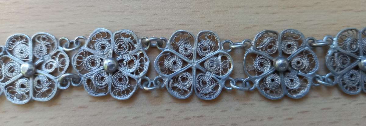 Vintage silver filigree bracelet with interesting clasp