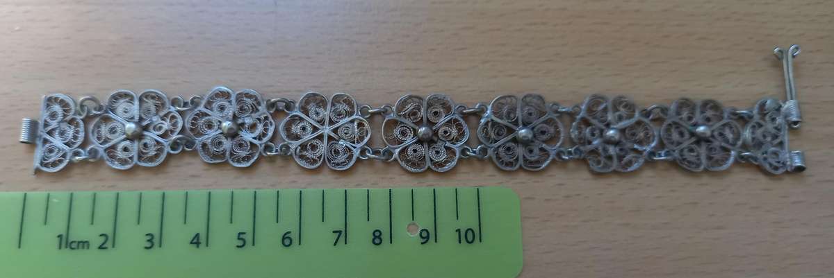 Vintage silver filigree bracelet with interesting clasp