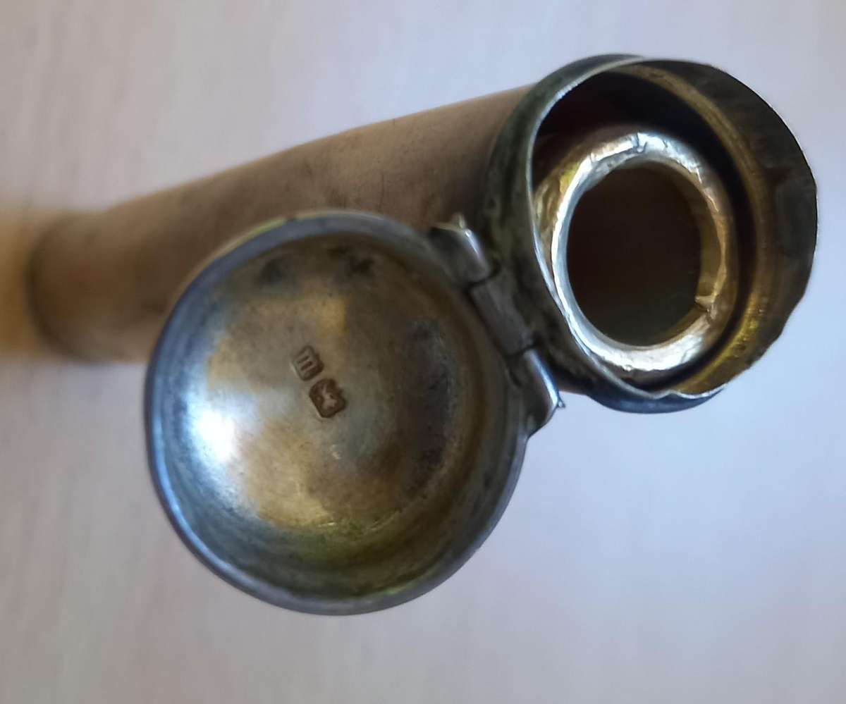 Antique mother of pearl gold-tipped cheroot/cigarette mouthpiece in hallmarked silver case 1911