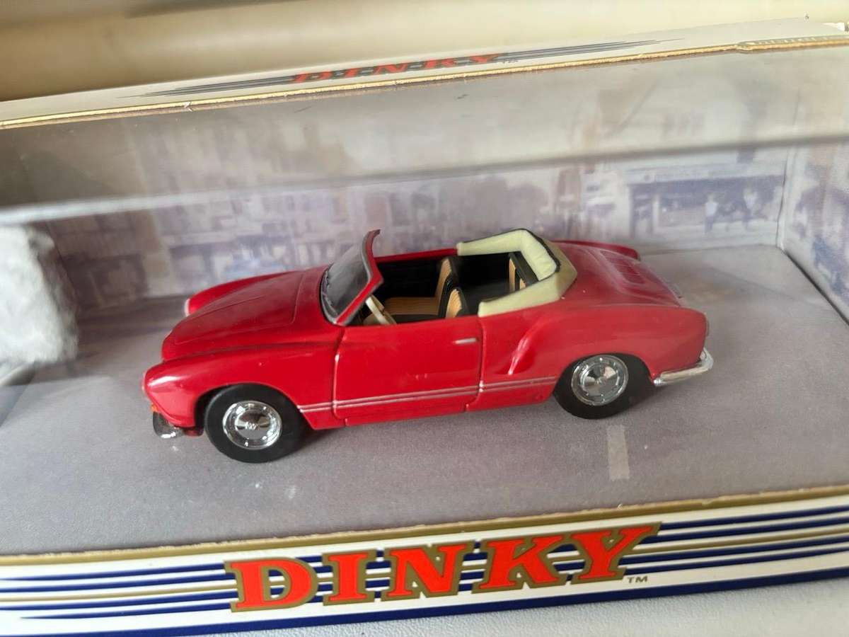 VW Karmann Ghia 1968 Convertible (Dinky DY035/A)